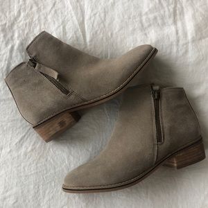 Blondo Taupe Waterproof Booties in 6.5